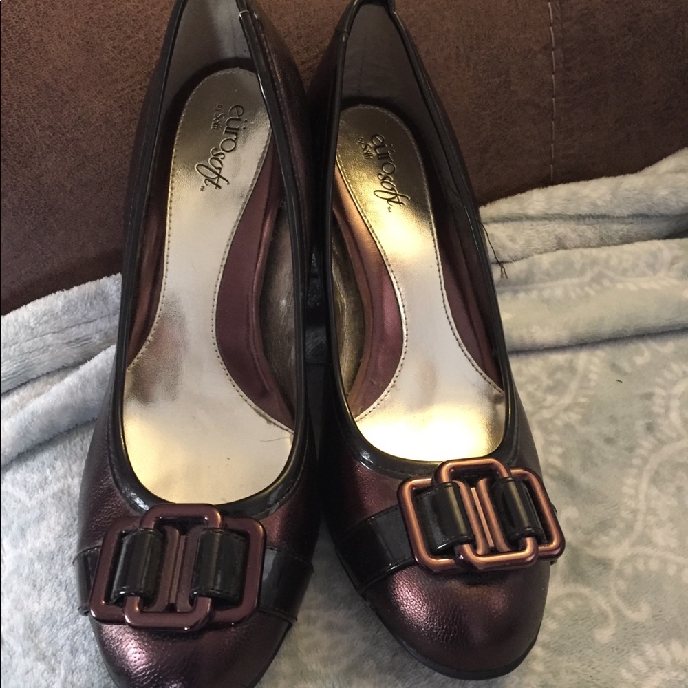 ❄️❄️Shiny brown heels 👠 EUC!!